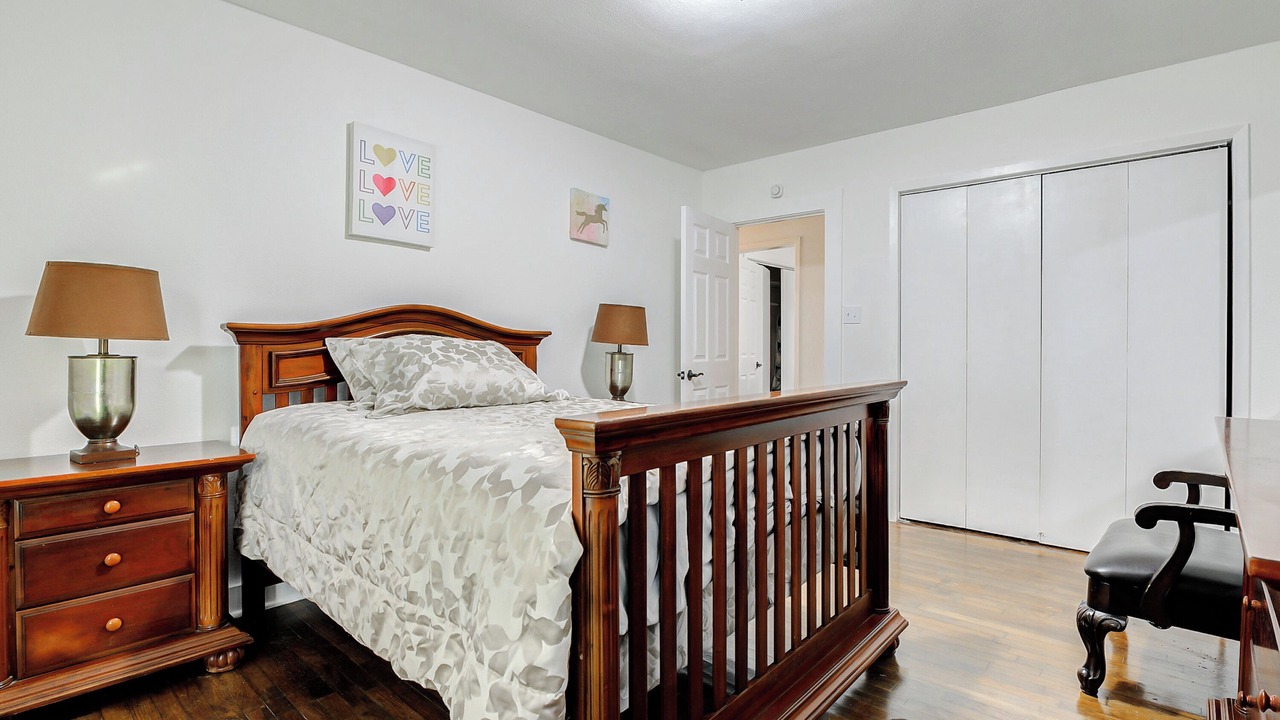Photo of Bedroom in Anahuac