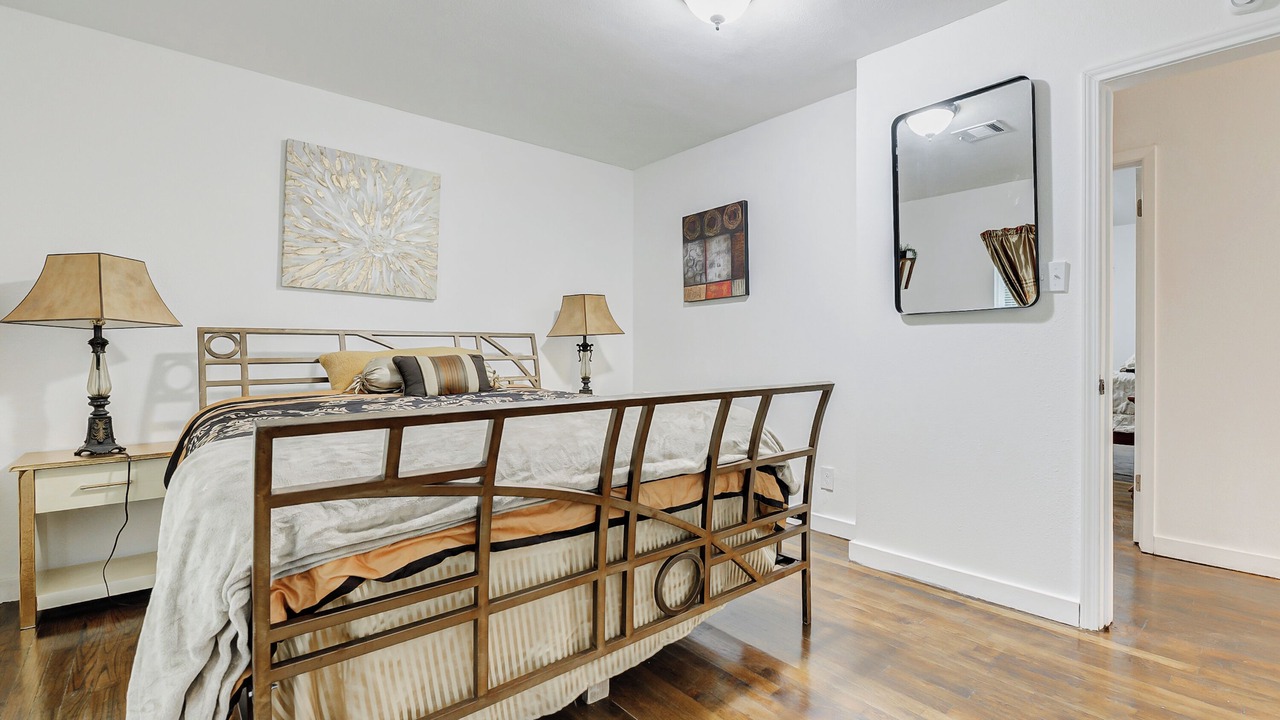 Photo of Bedroom in Anahuac