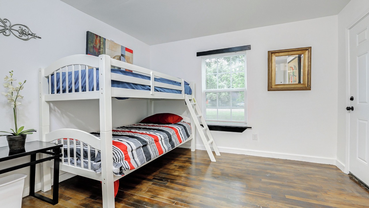 Photo of Bedroom in Anahuac