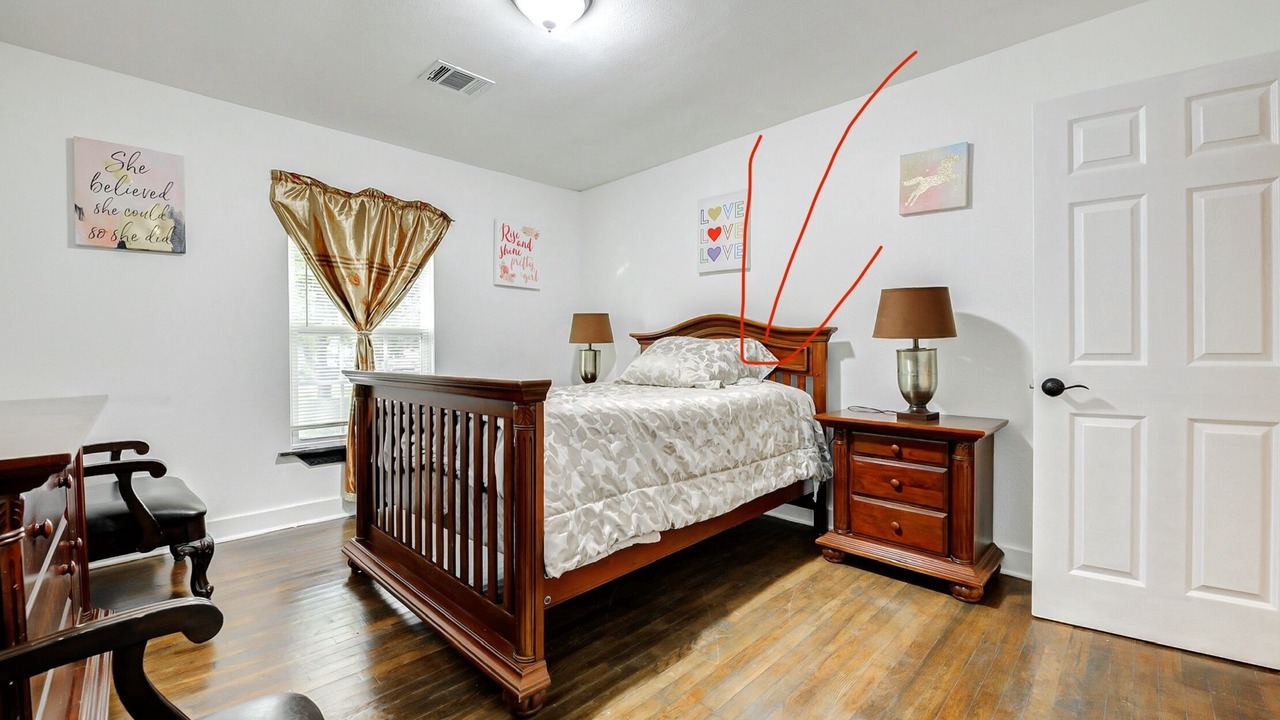 Photo of Bedroom in Anahuac
