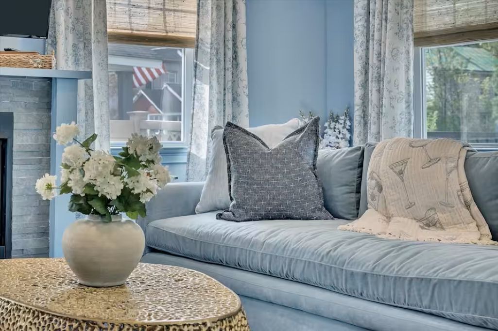 Photo of Livingroom in Saratoga Springs