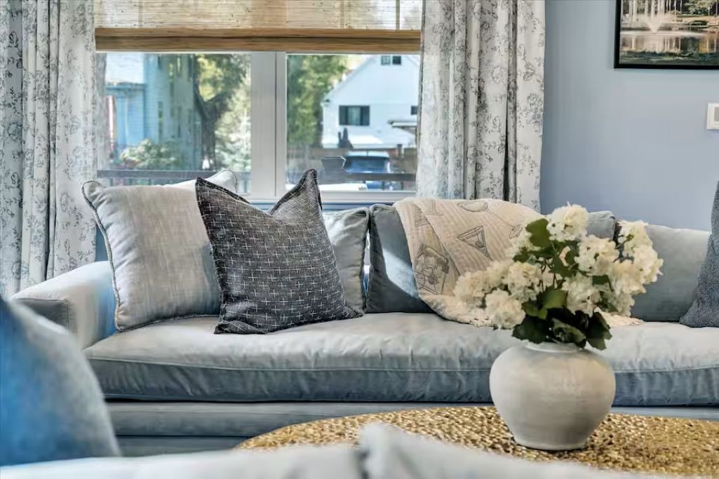 Photo of Livingroom in Saratoga Springs