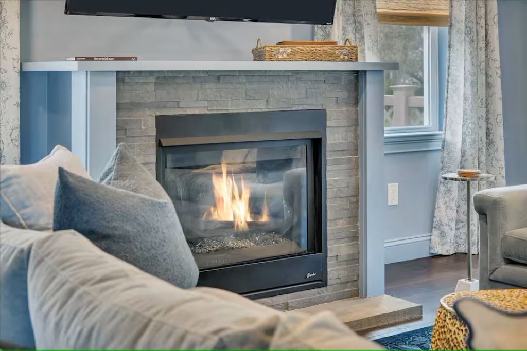 Photo of Livingroom in Saratoga Springs