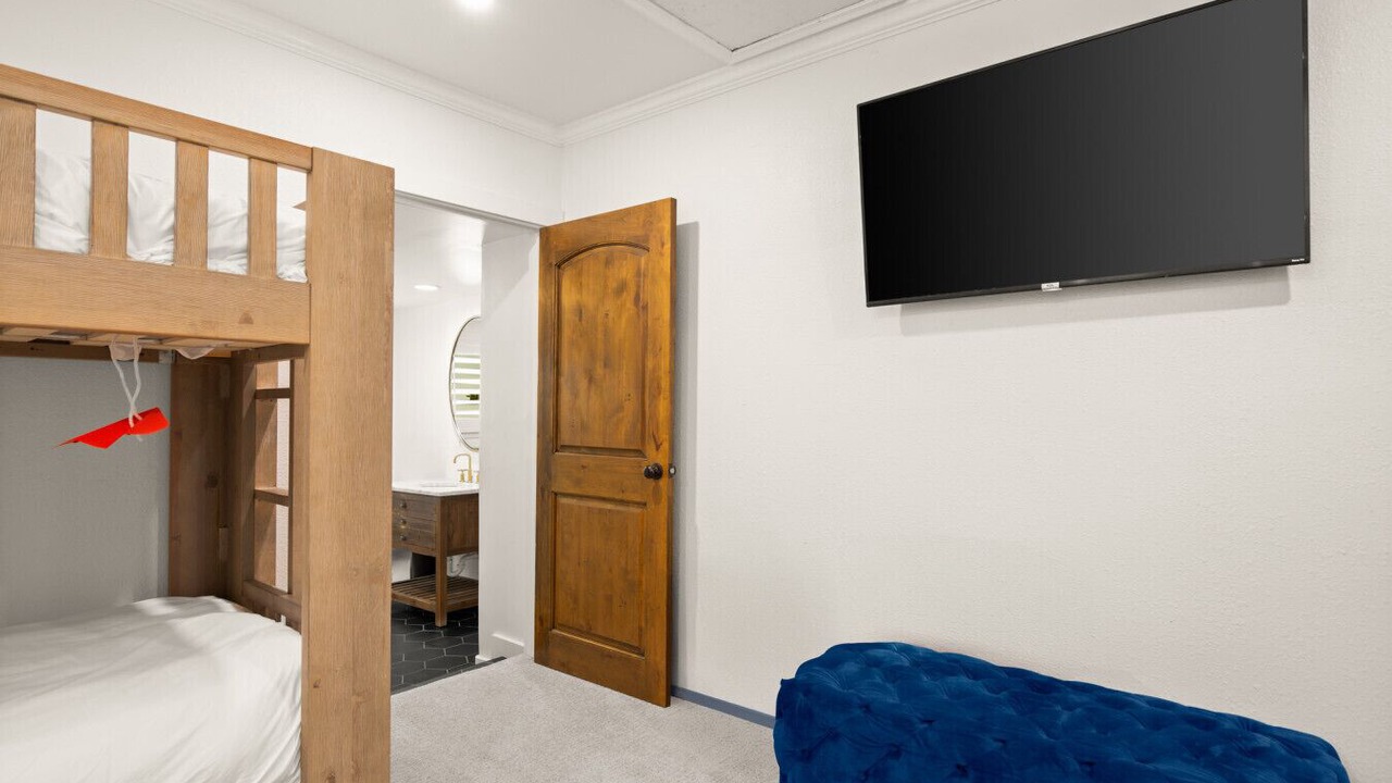 Photo of Bedroom in Manana West