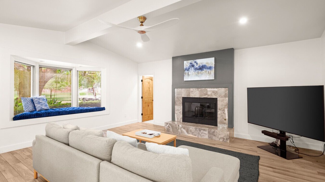 Photo of Livingroom in Manana West