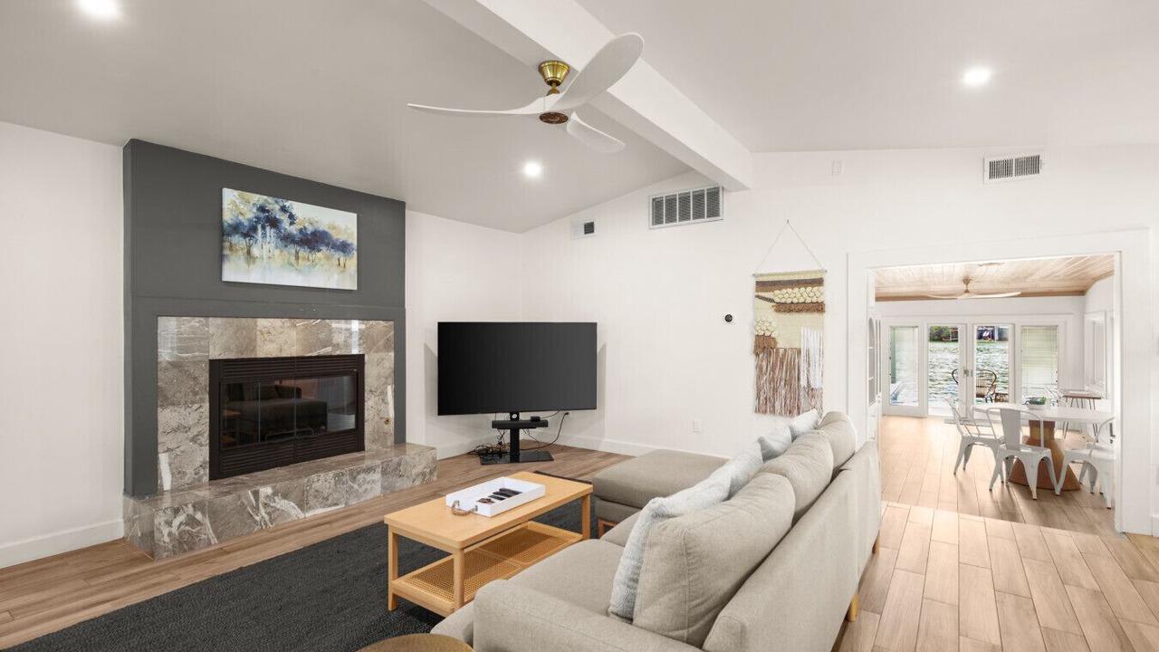 Photo of Livingroom in Manana West