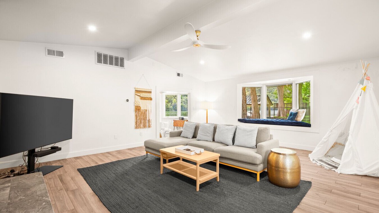 Photo of Livingroom in Manana West