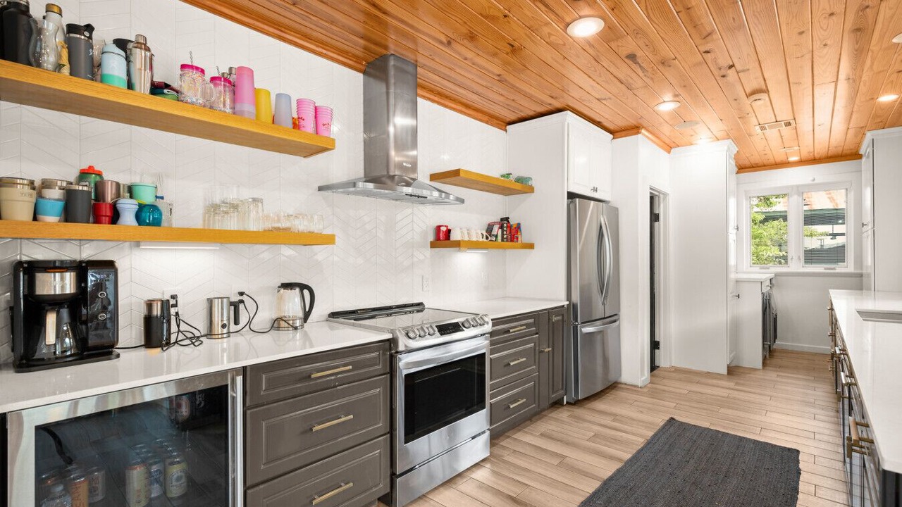 Photo of Kitchen in Manana West