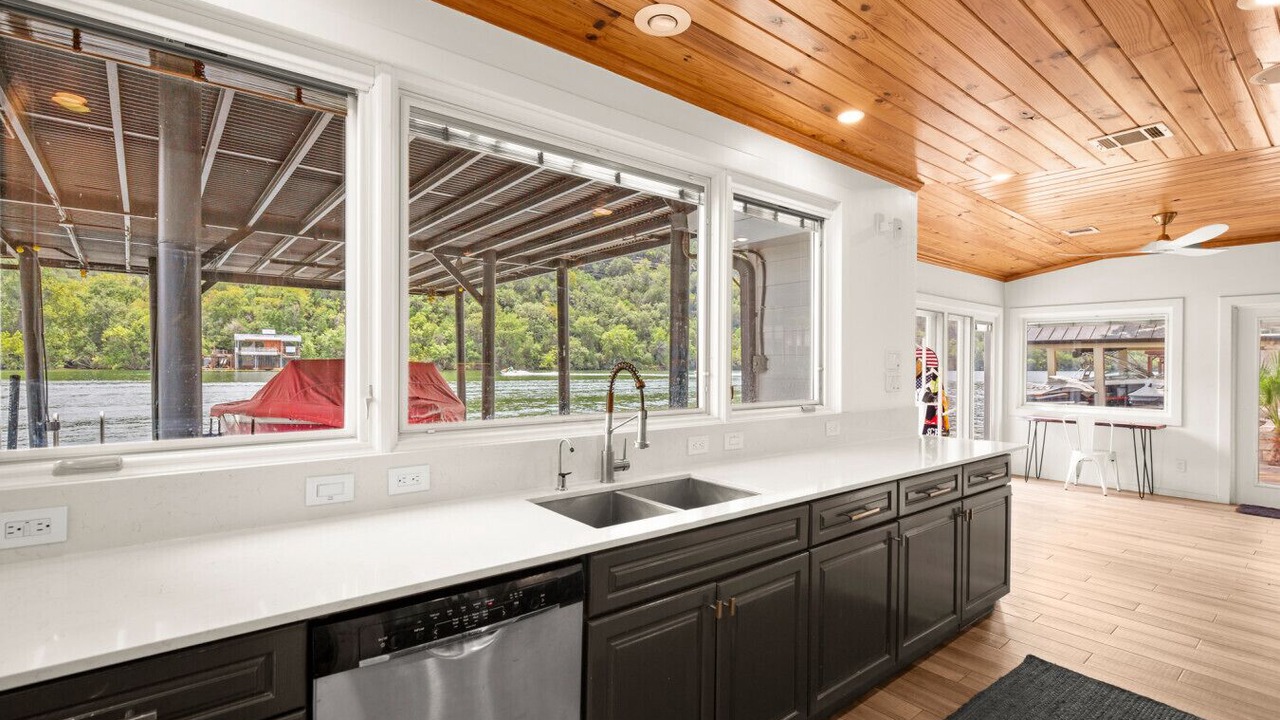 Photo of Kitchen in Manana West