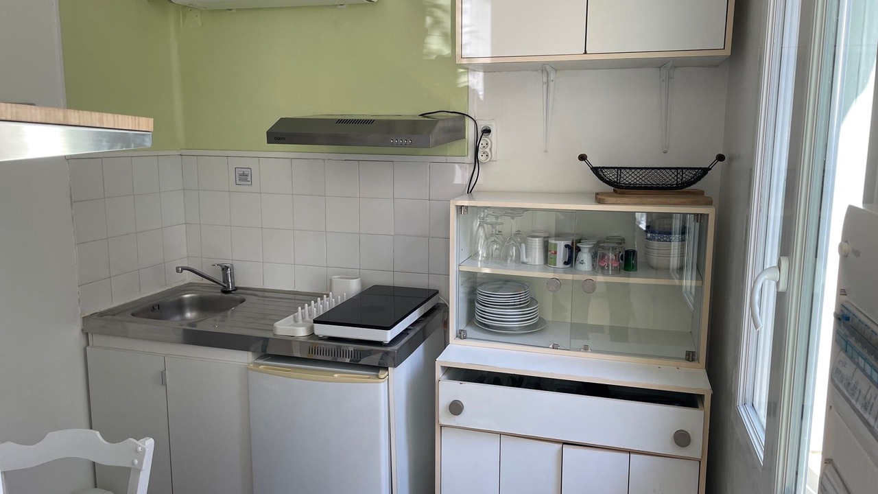 Photo of Kitchen in Beaux Arts-Boutonnet