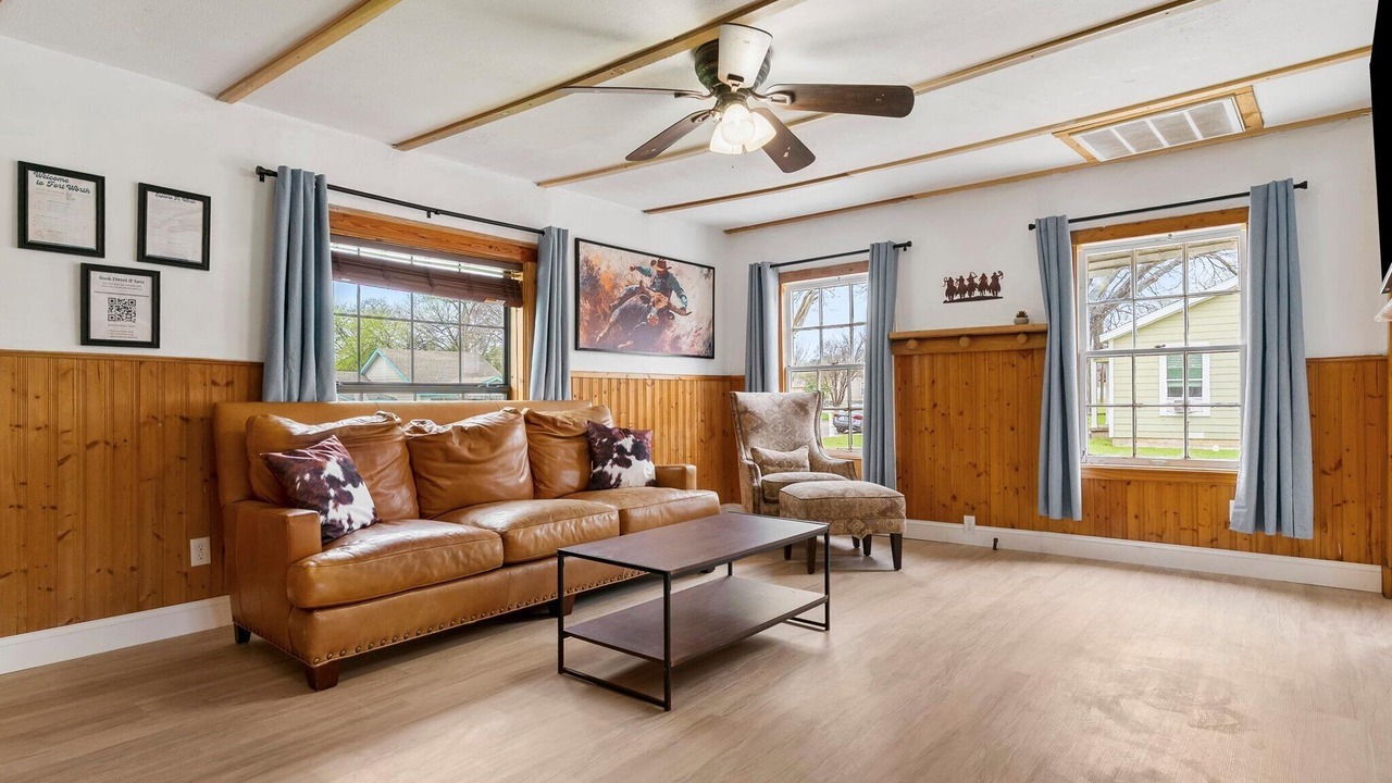 Photo of Livingroom in River Oaks