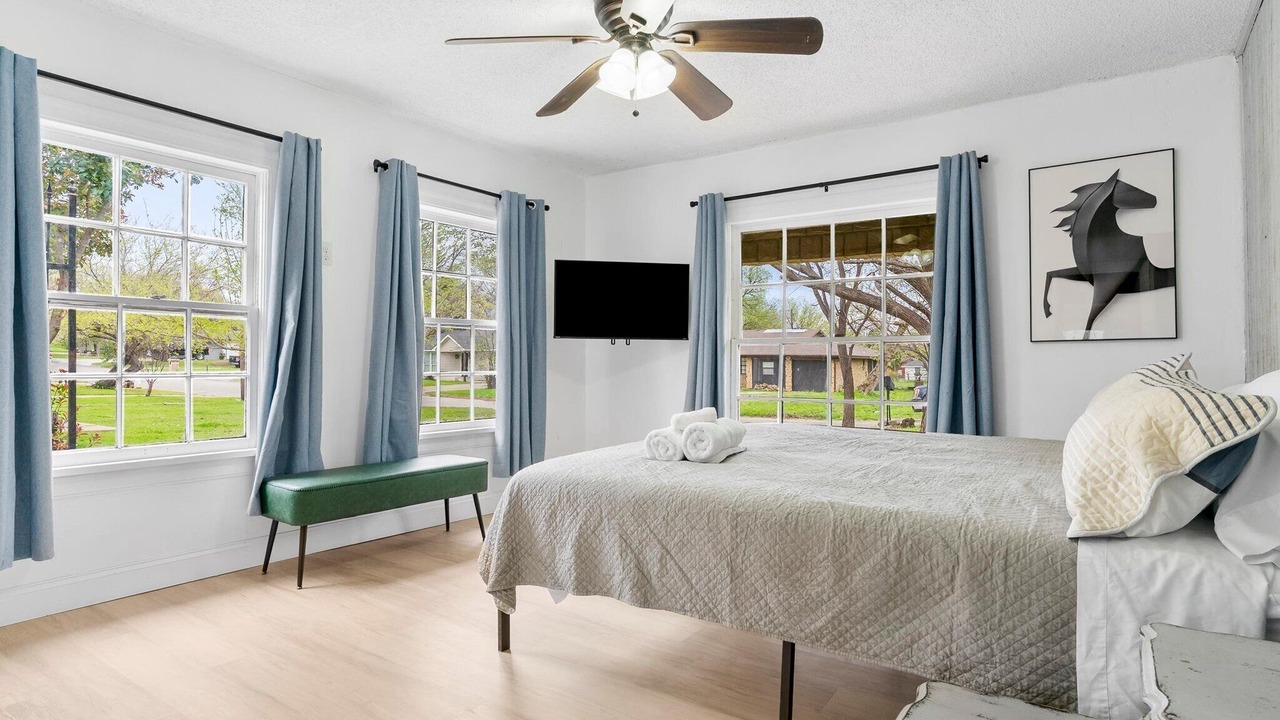 Photo of Bedroom in River Oaks