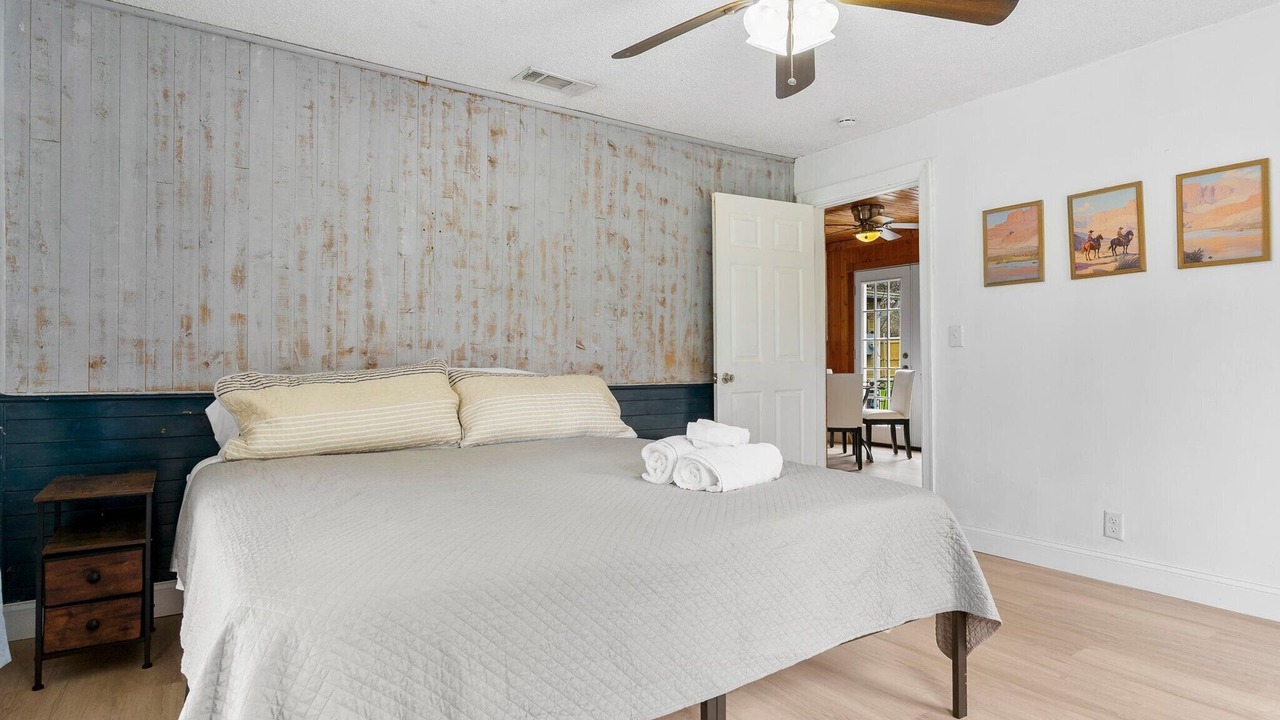 Photo of Bedroom in River Oaks