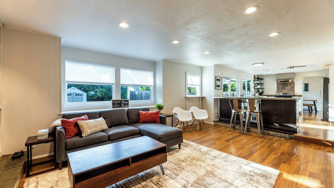 Photo of Livingroom in North Austin Civic Association