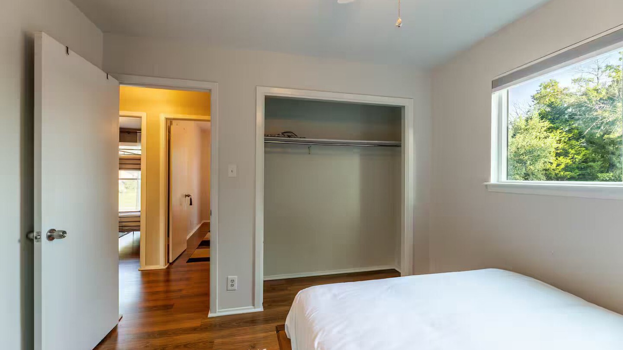 Photo of Bedroom in North Austin Civic Association