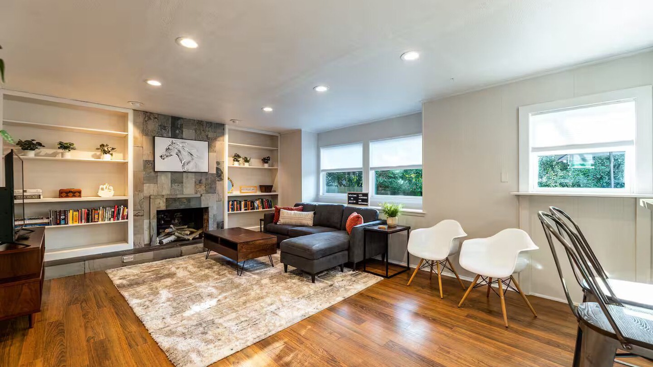 Photo of Livingroom in North Austin Civic Association