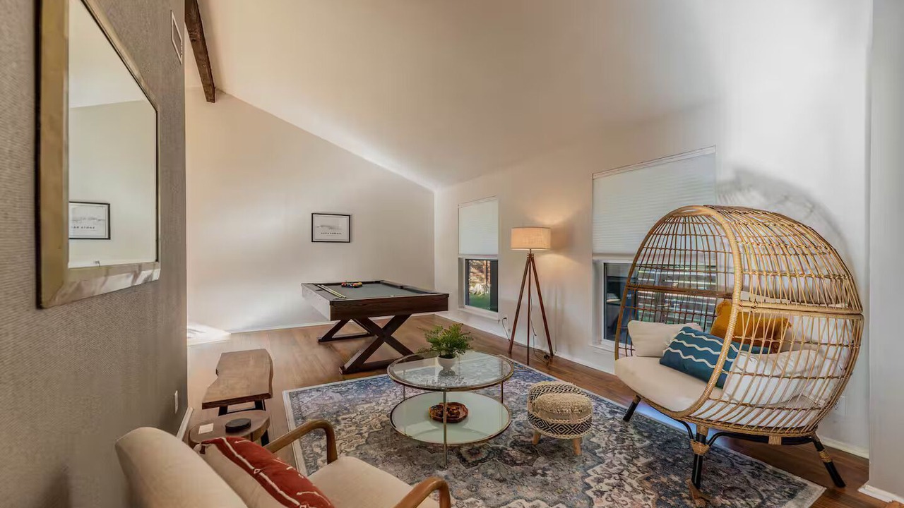 Photo of Livingroom in North Austin Civic Association