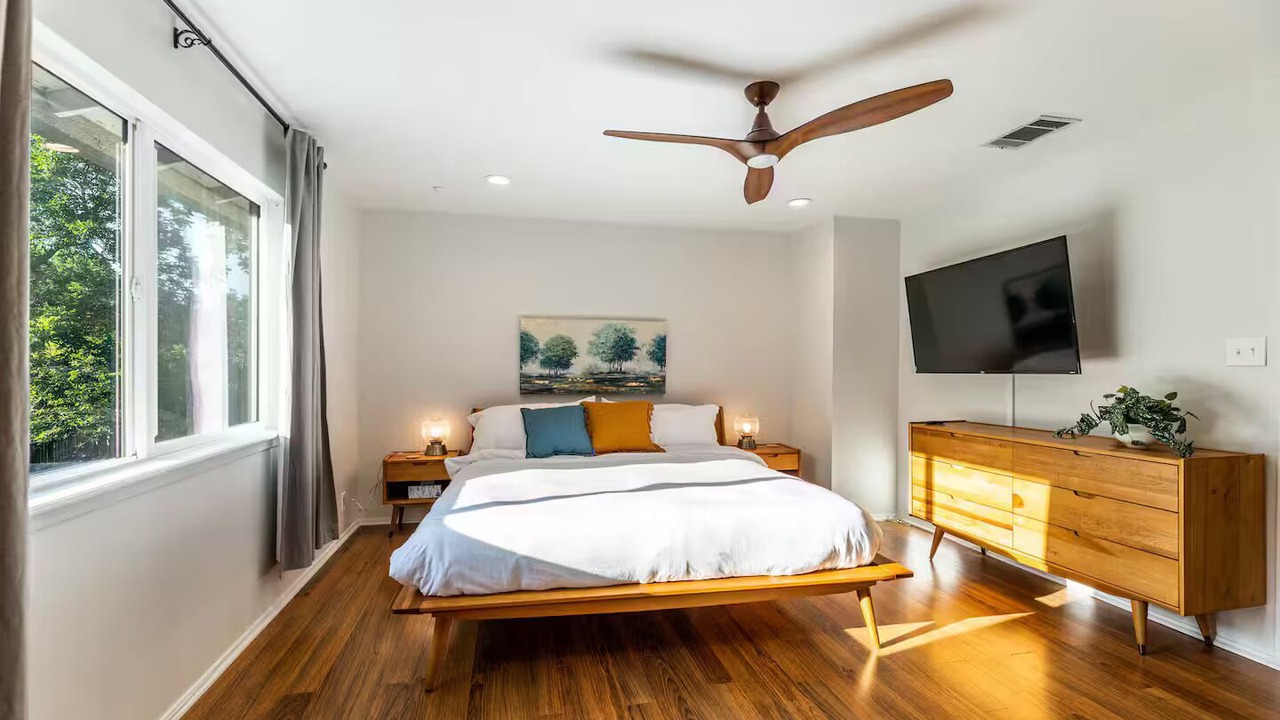 Photo of Bedroom in North Austin Civic Association