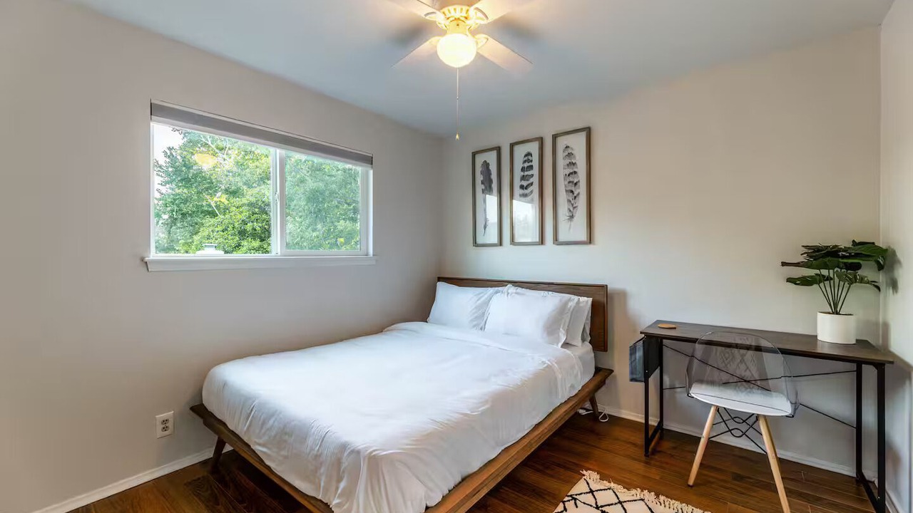 Photo of Bedroom in North Austin Civic Association