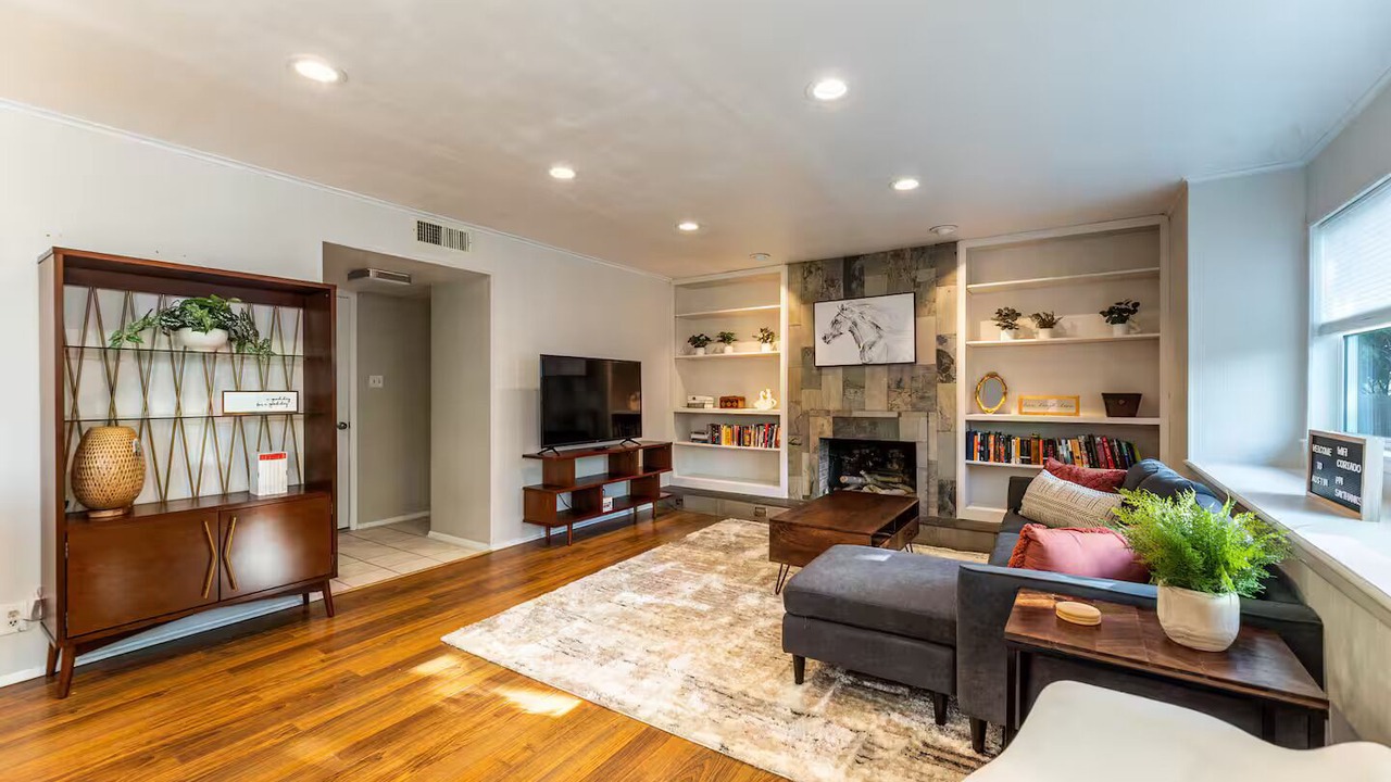 Photo of Livingroom in North Austin Civic Association
