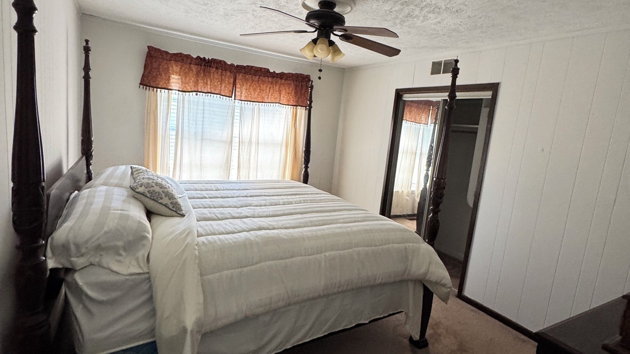 Photo of Bedroom in Quinlan