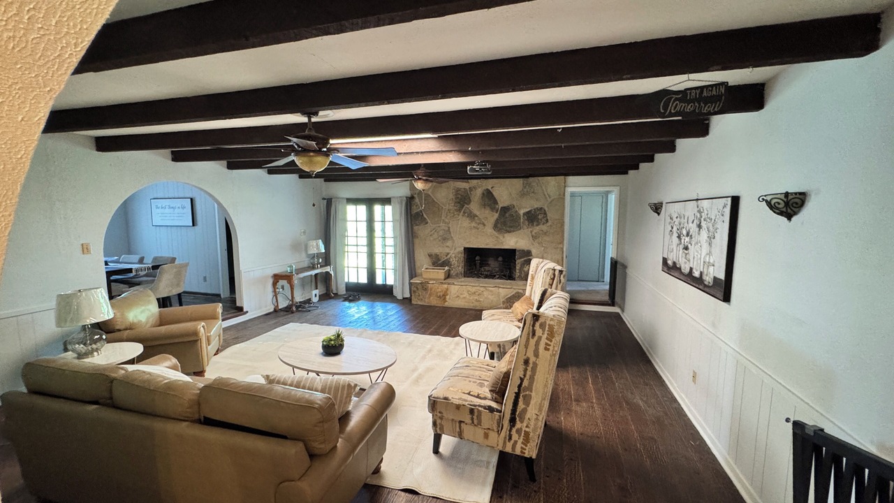 Photo of Livingroom in Quinlan