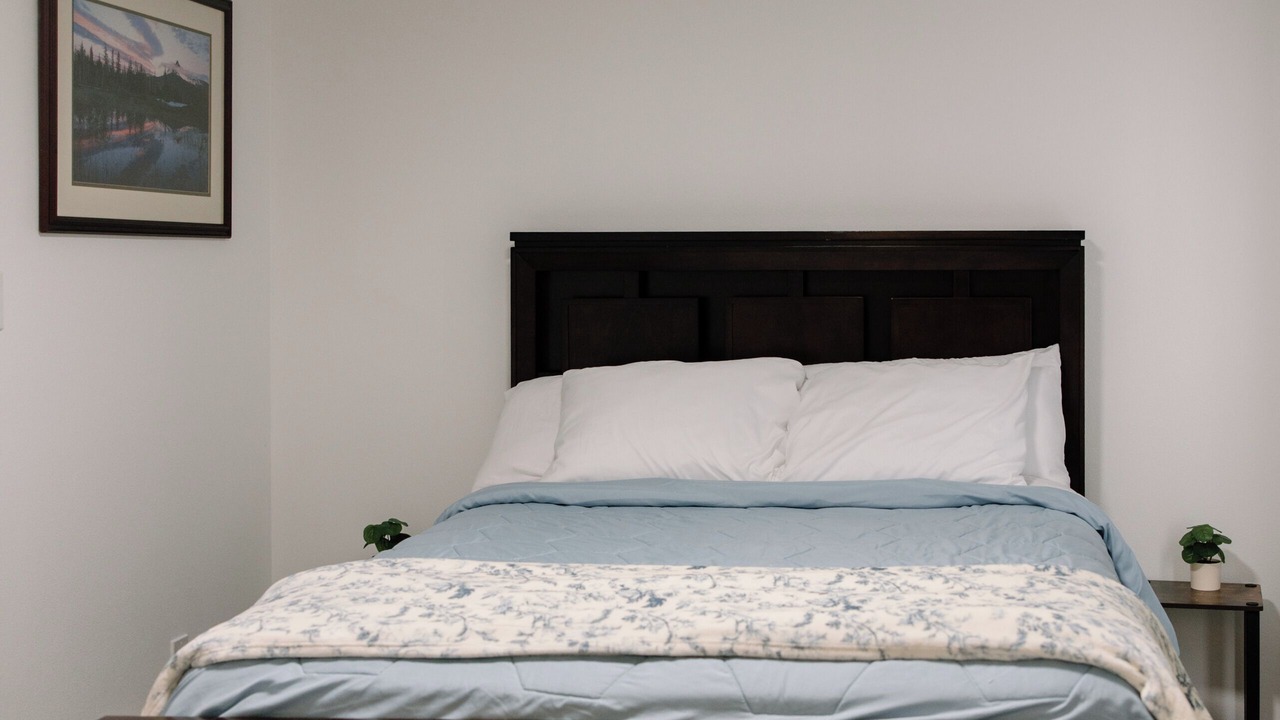 Photo of Bedroom in Sayles Blvd. Area