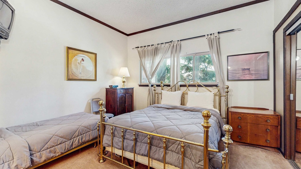 Photo of Bedroom in Tahoya Shores