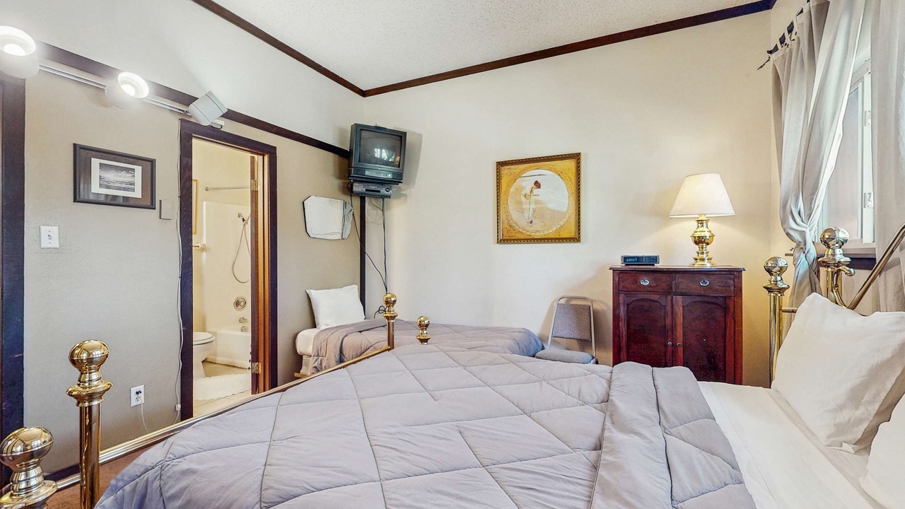Photo of Bedroom in Tahoya Shores