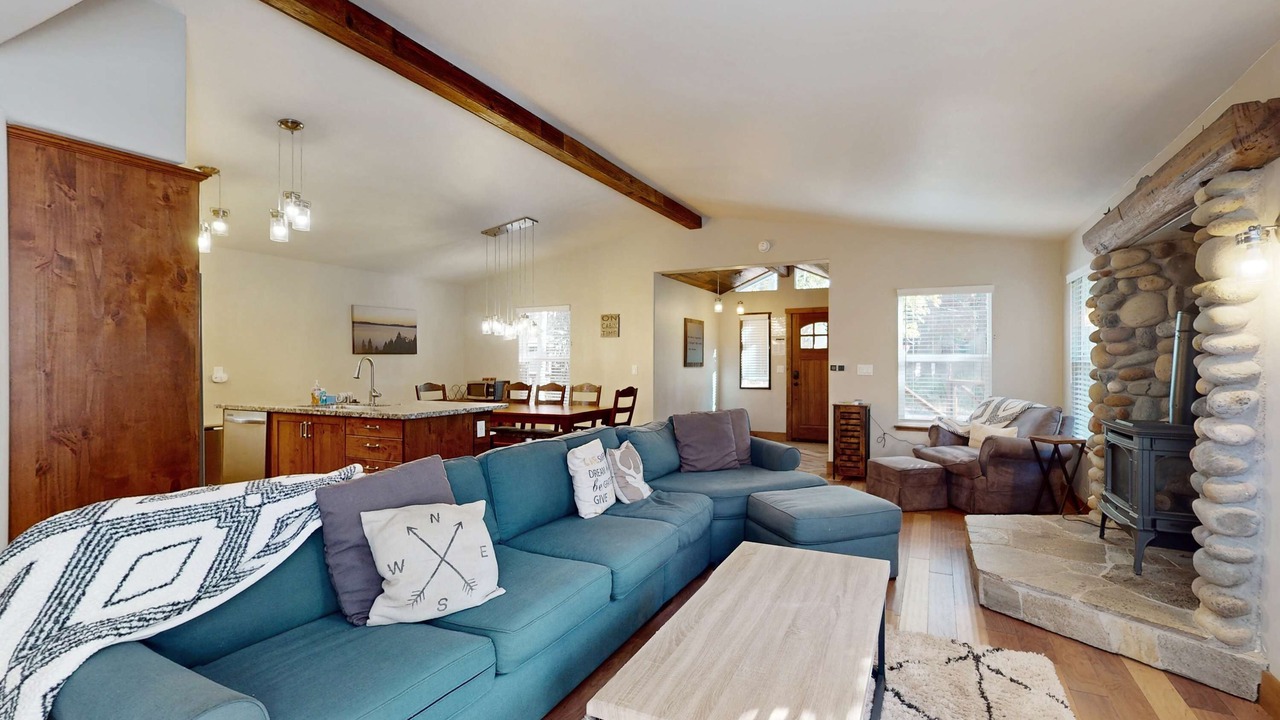 Photo of Livingroom in Tahoe Pines