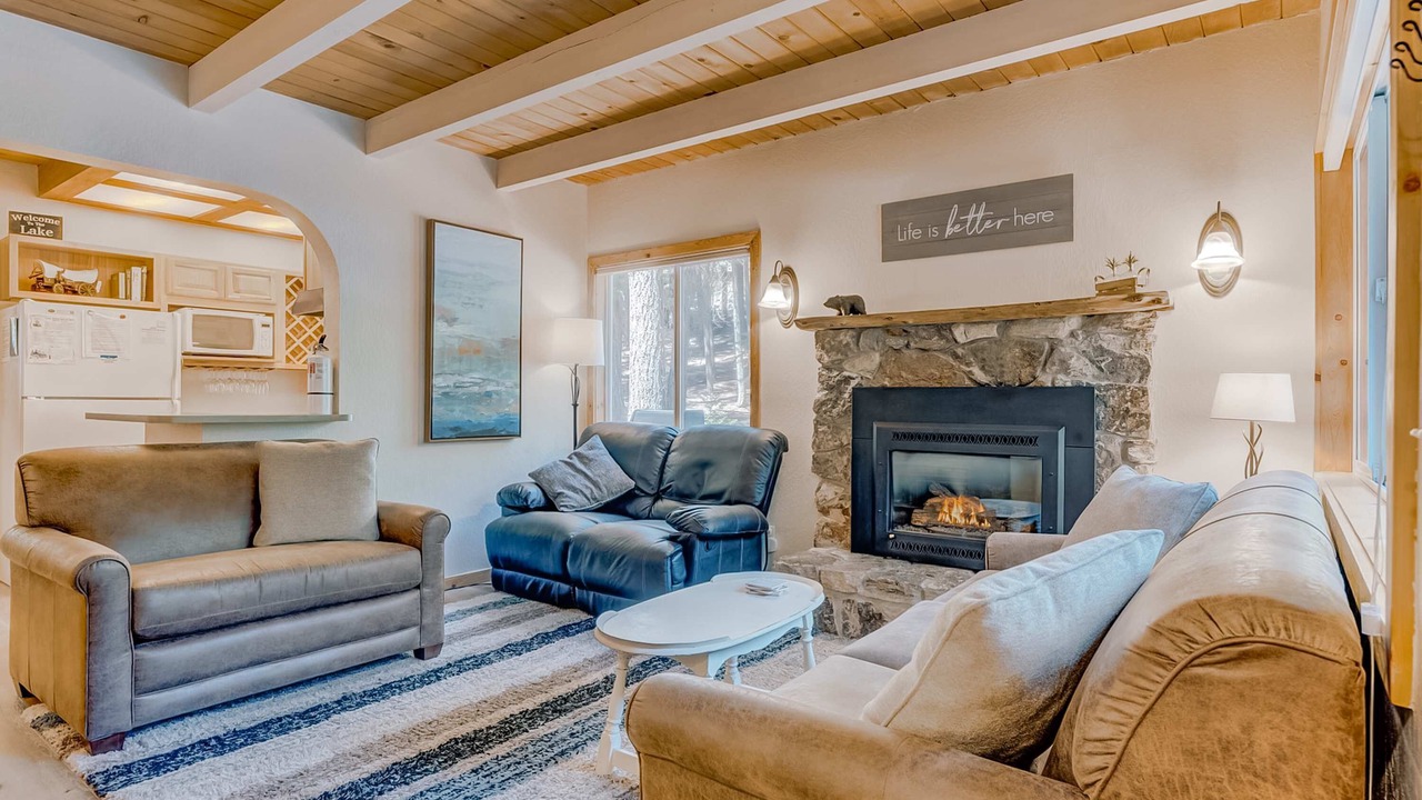 Photo of Livingroom in Tahoma