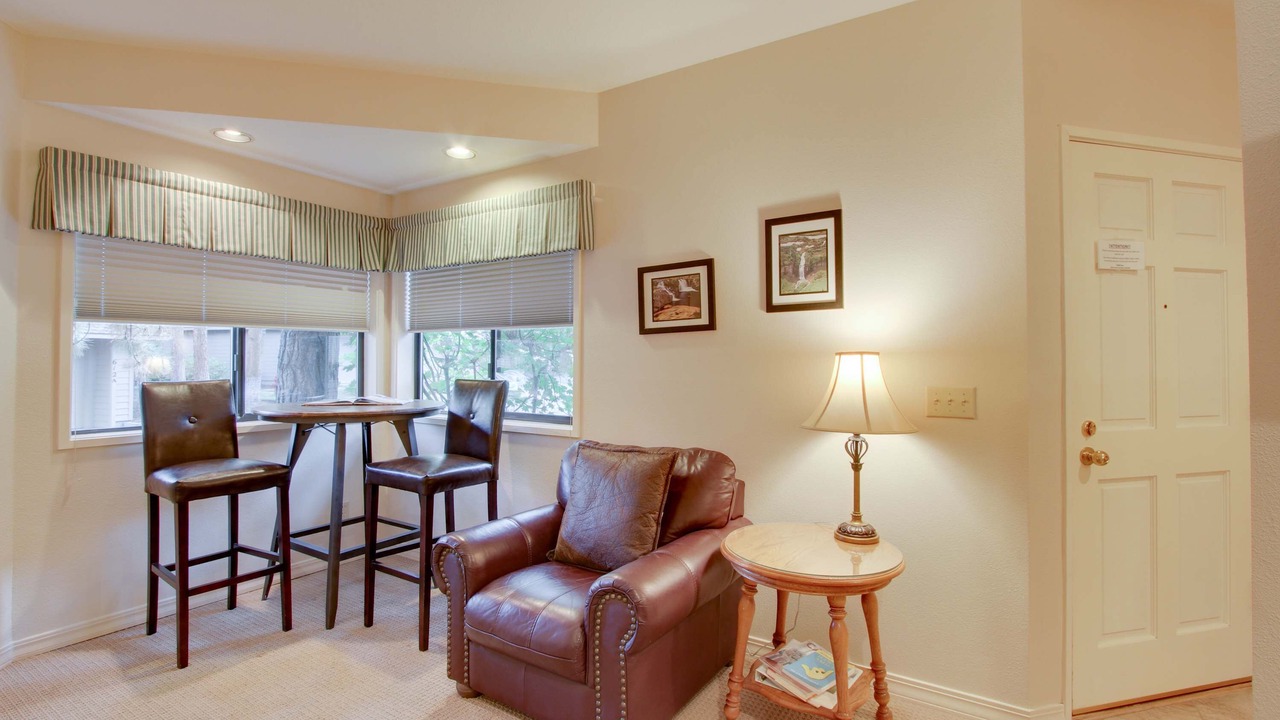 Photo of Livingroom in Century West