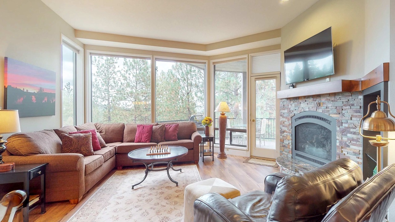 Photo of Livingroom in Century West