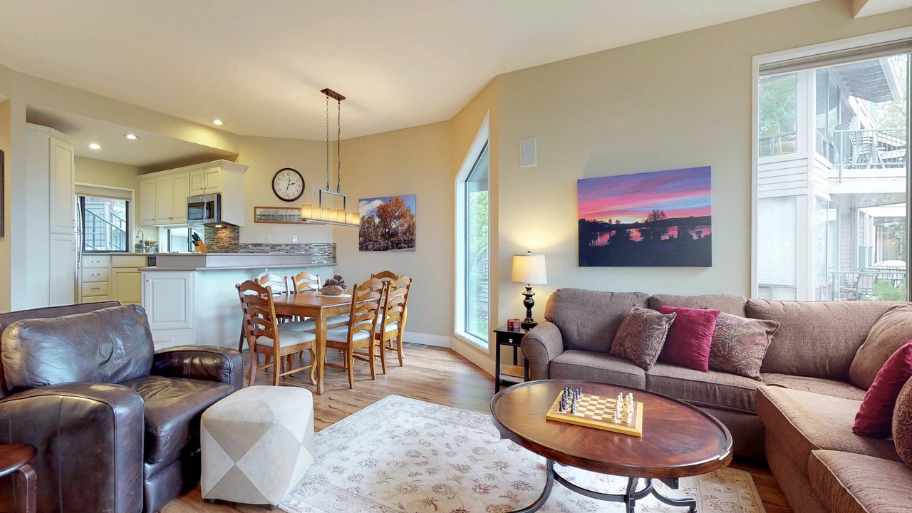 Photo of Livingroom in Century West