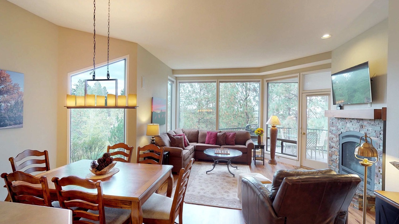 Photo of Livingroom in Century West
