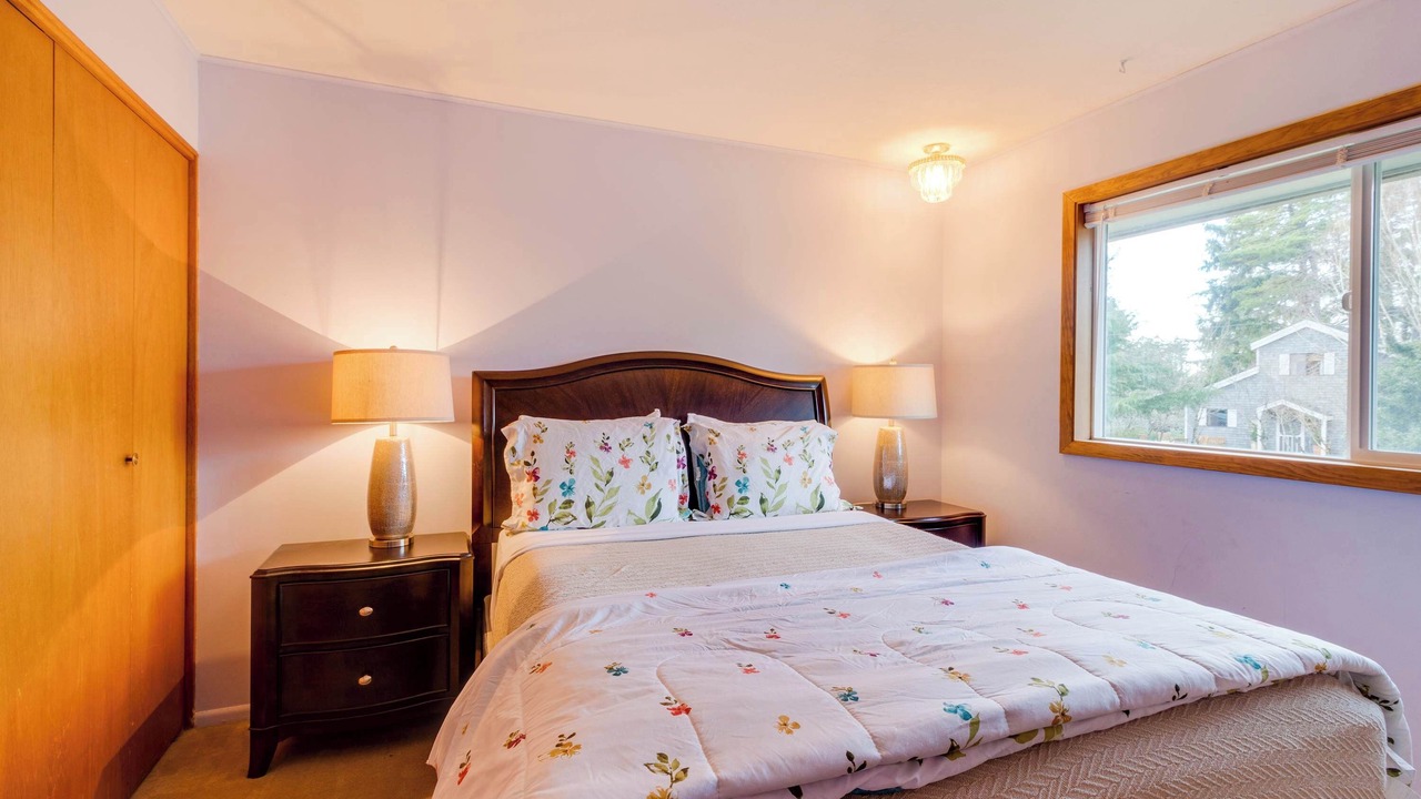Photo of Bedroom in Manzanita