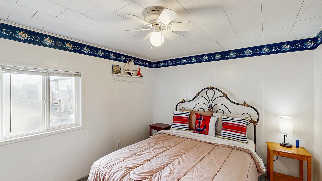 Photo of Bedroom in Winchester Bay