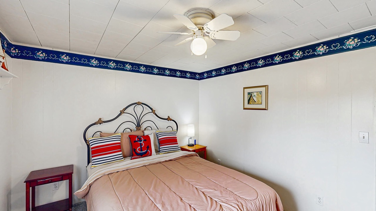 Photo of Bedroom in Winchester Bay