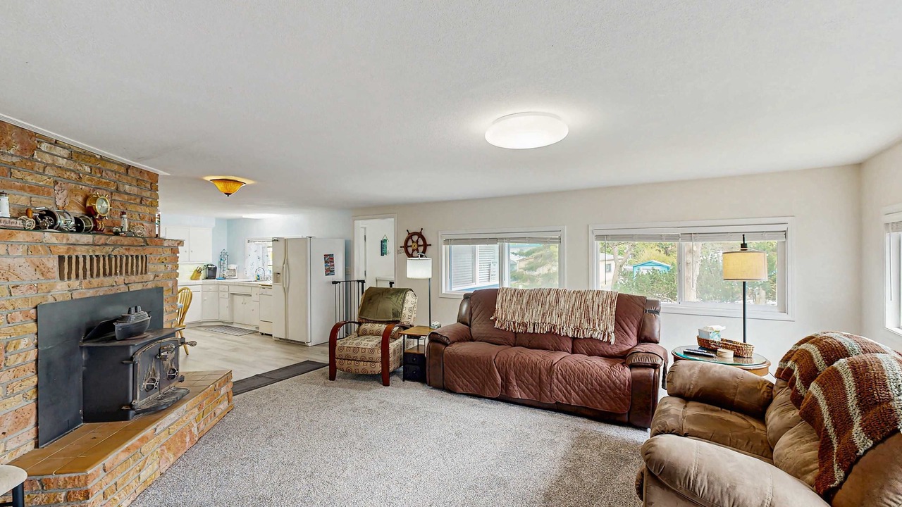 Photo of Livingroom in Winchester Bay