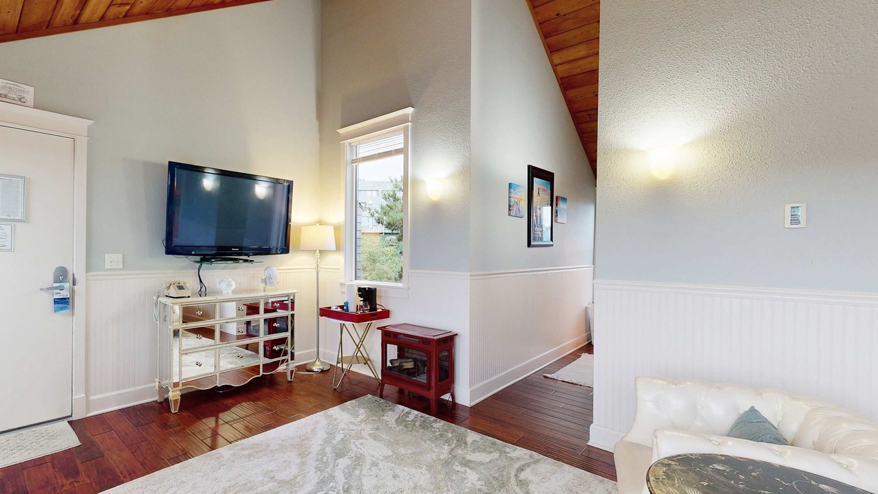 Photo of Livingroom in Historic Bayfront