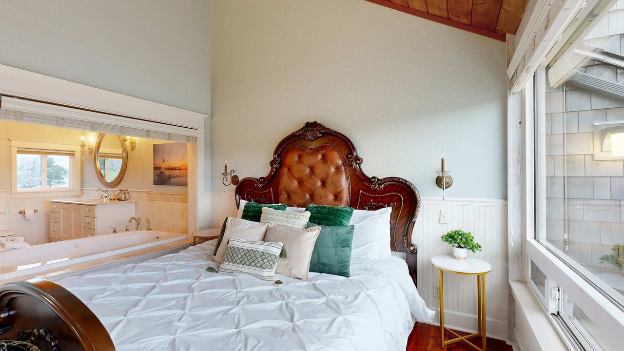 Photo of Bedroom in Historic Bayfront