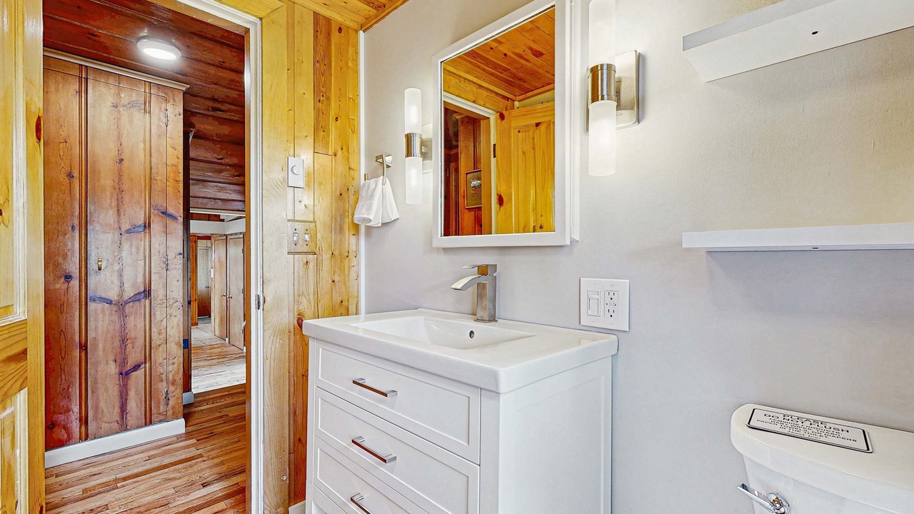 Photo of Bathroom in Neahkahnie Beach