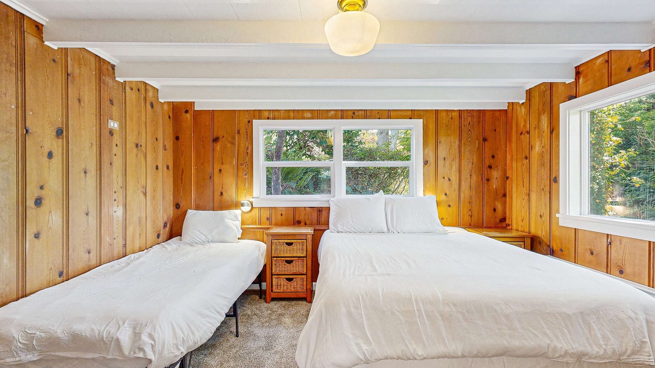 Photo of Bedroom in Neahkahnie Beach