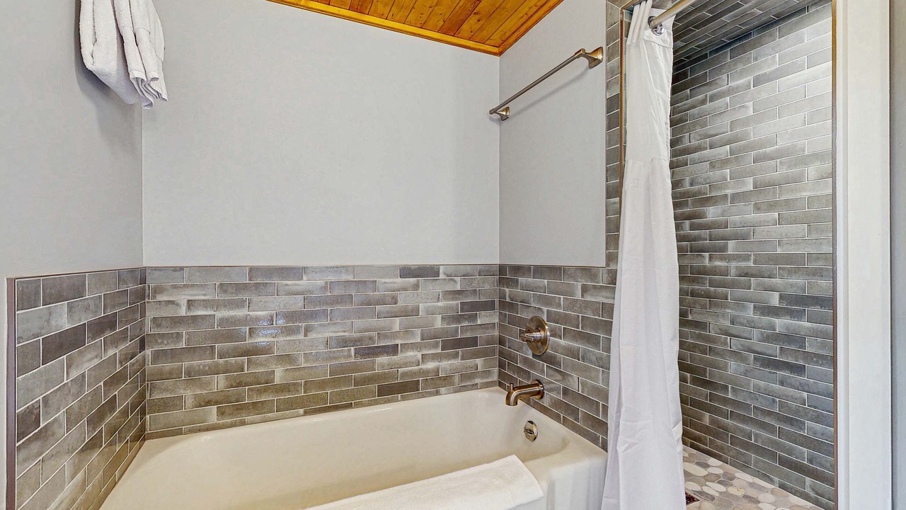 Photo of Bathroom in Neahkahnie Beach