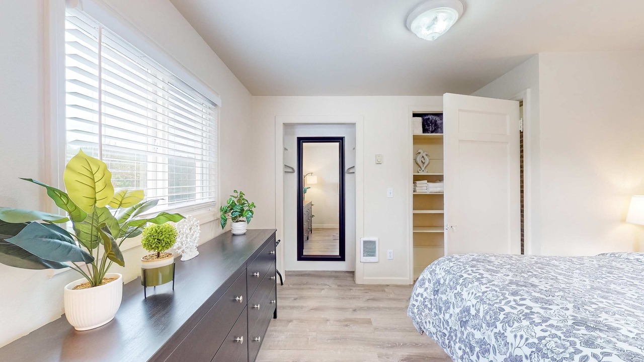 Photo of Bedroom in Waldport