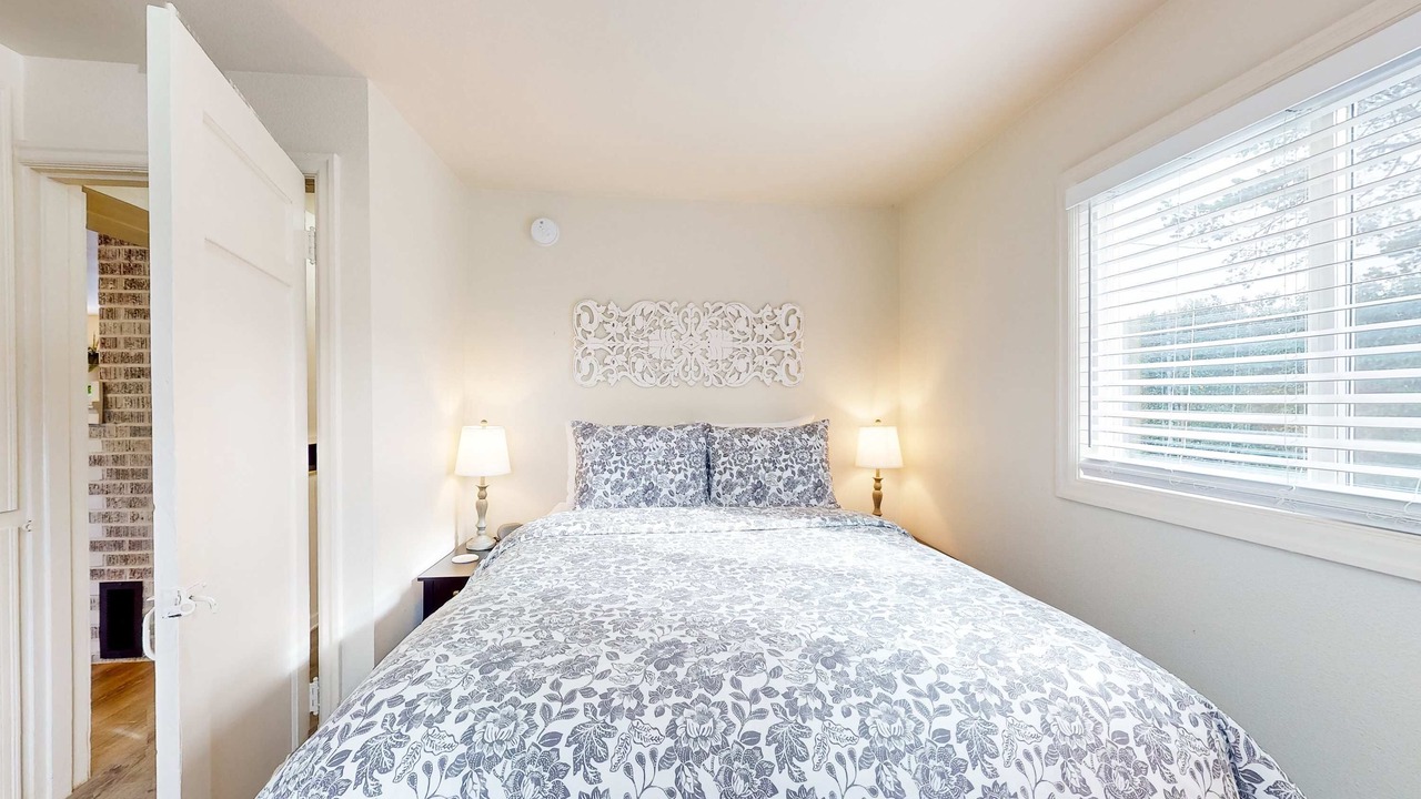 Photo of Bedroom in Waldport