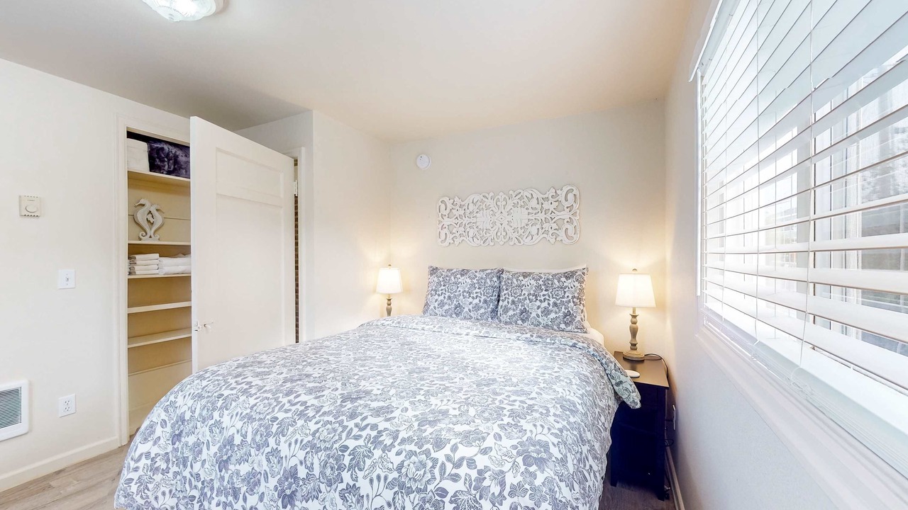 Photo of Bedroom in Waldport