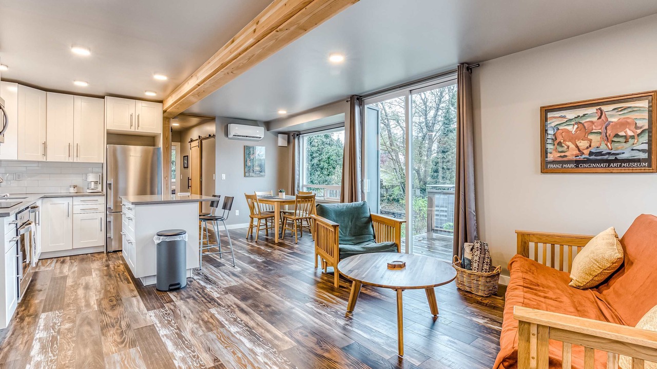 Photo of Livingroom in Cascade Locks