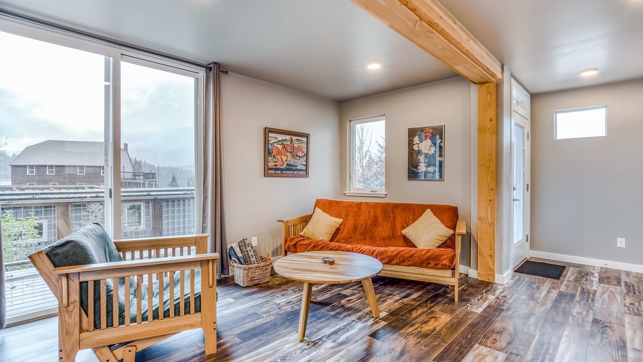 Photo of Livingroom in Cascade Locks