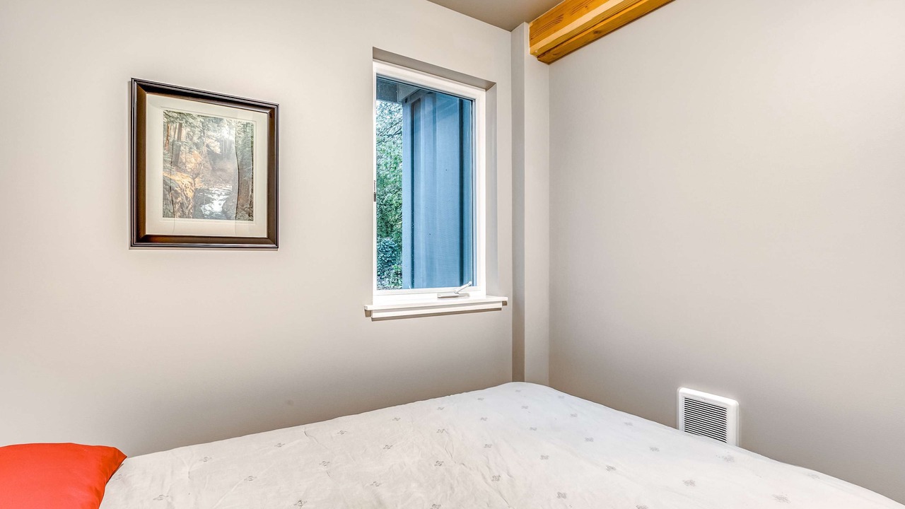 Photo of Bedroom in Cascade Locks